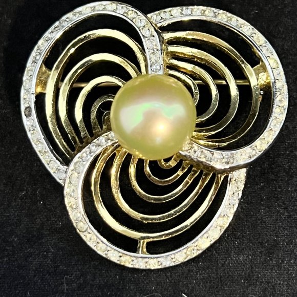 Crown Trifari Gold Tone Faux Pearl & Rhinestone Earrings & Brooch Set (3681) - Picture 2 of 8